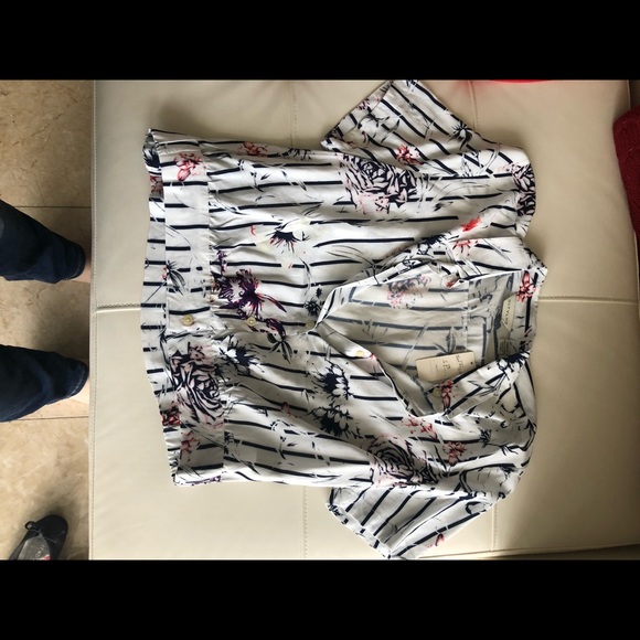 Tops - White Floral Shirt Small 100% Rayon
